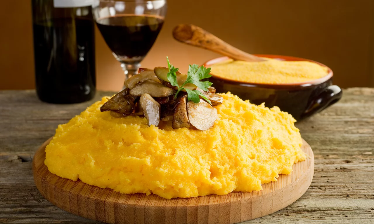 вино, Доска, токана, бокал, зелень, мамалыга, мясо