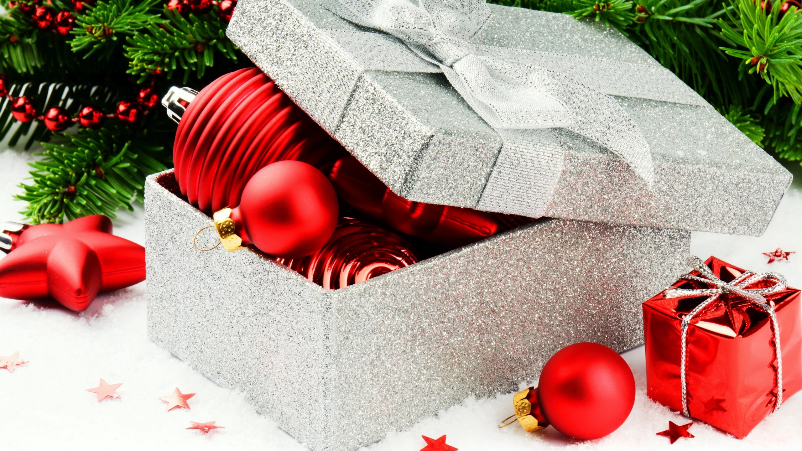 елка, шарики, красные, елочные, new year, коробка, Игрушки