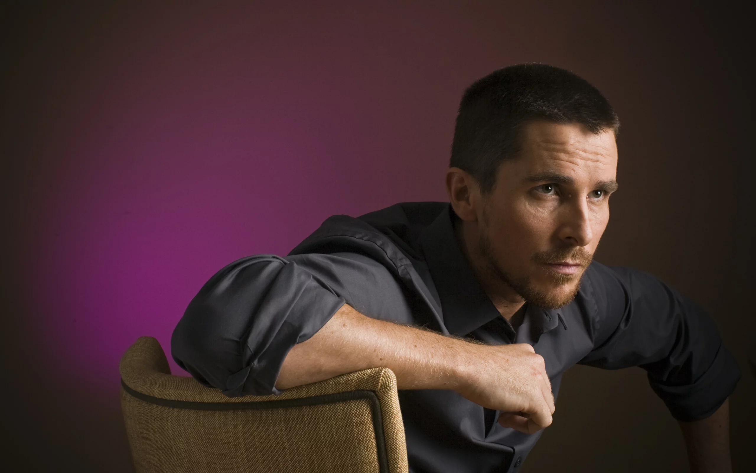 рубашка, мужчина, кристиан бэйл, стул, актер, Christian bale