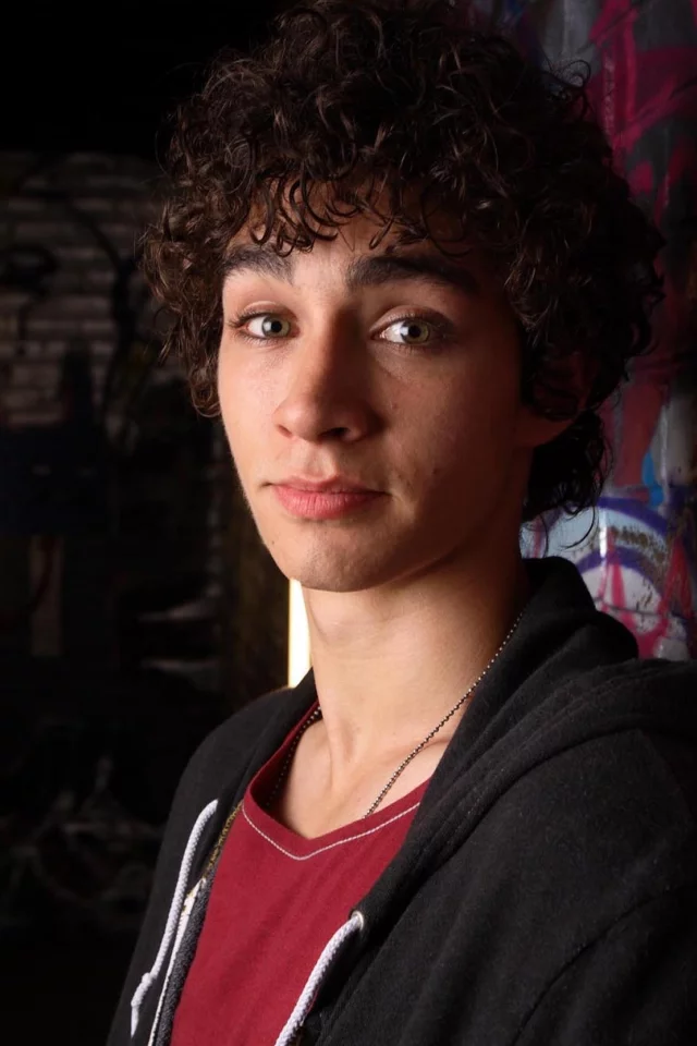 Misfits, нейтан янг, роберт шиэн