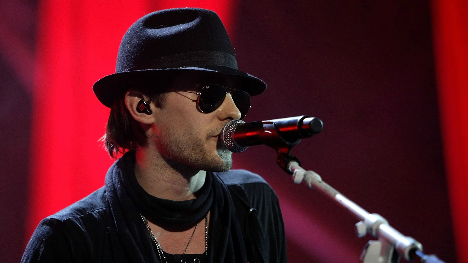 jared leto, 30 seconds to mars, микрофон, очки, джаред лето, шляпа