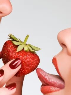 ягода, губы, девушки, язычки, Клубничка