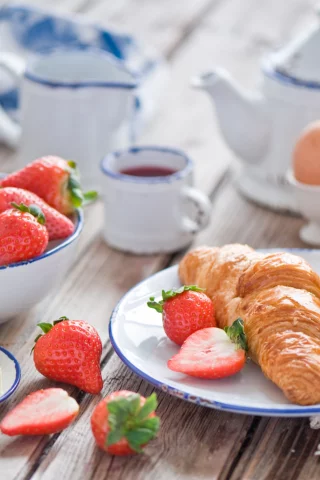 Food, fruit, sweet, croissant, сладкое, еда, strawberry, фрукты, клубника