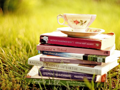 трава, блюдце, чашка, Книги