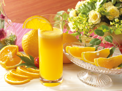 Сок, цветы, апельсины, стакан