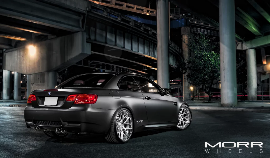 ночь, суперкар, чёрный, фонари, morr, m3, bmw, wheels, м3, задняя часть, бмв, надпис, колонны