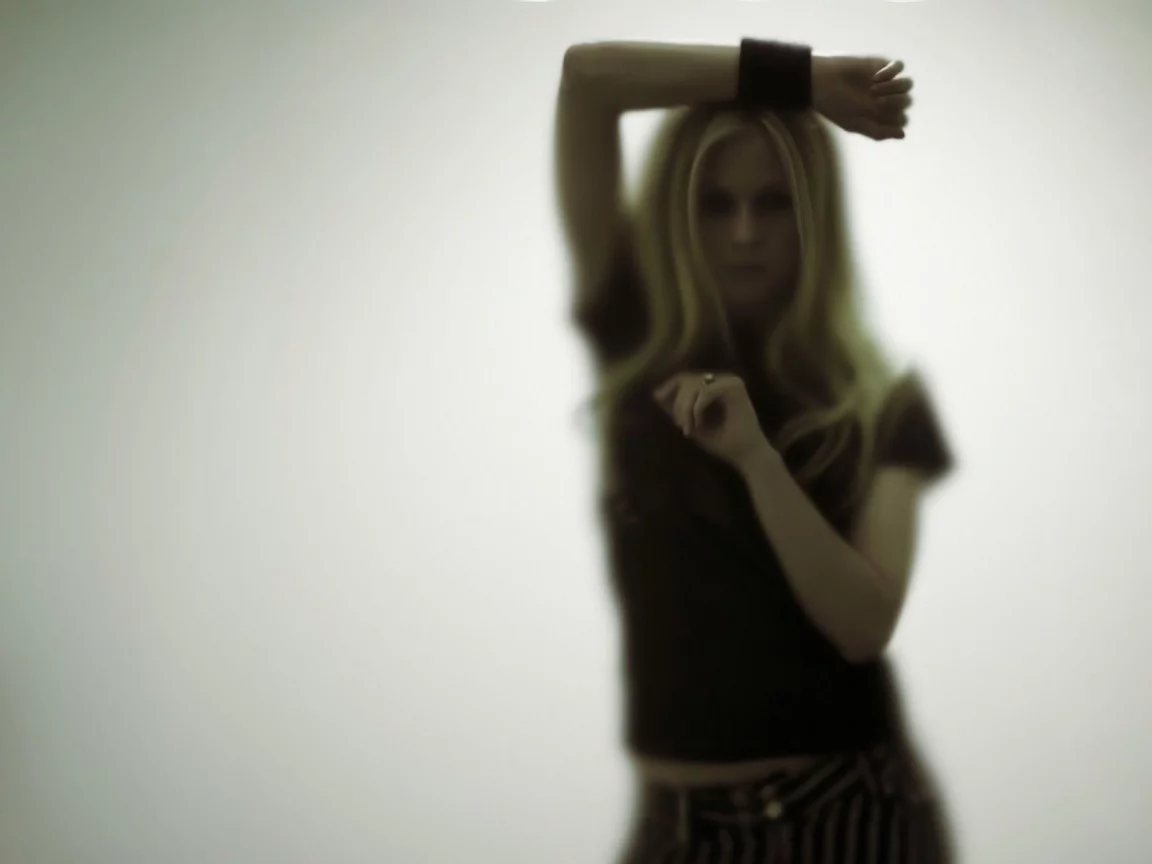 avril lavigne, стекло, певица, аврил лавин, силуэт