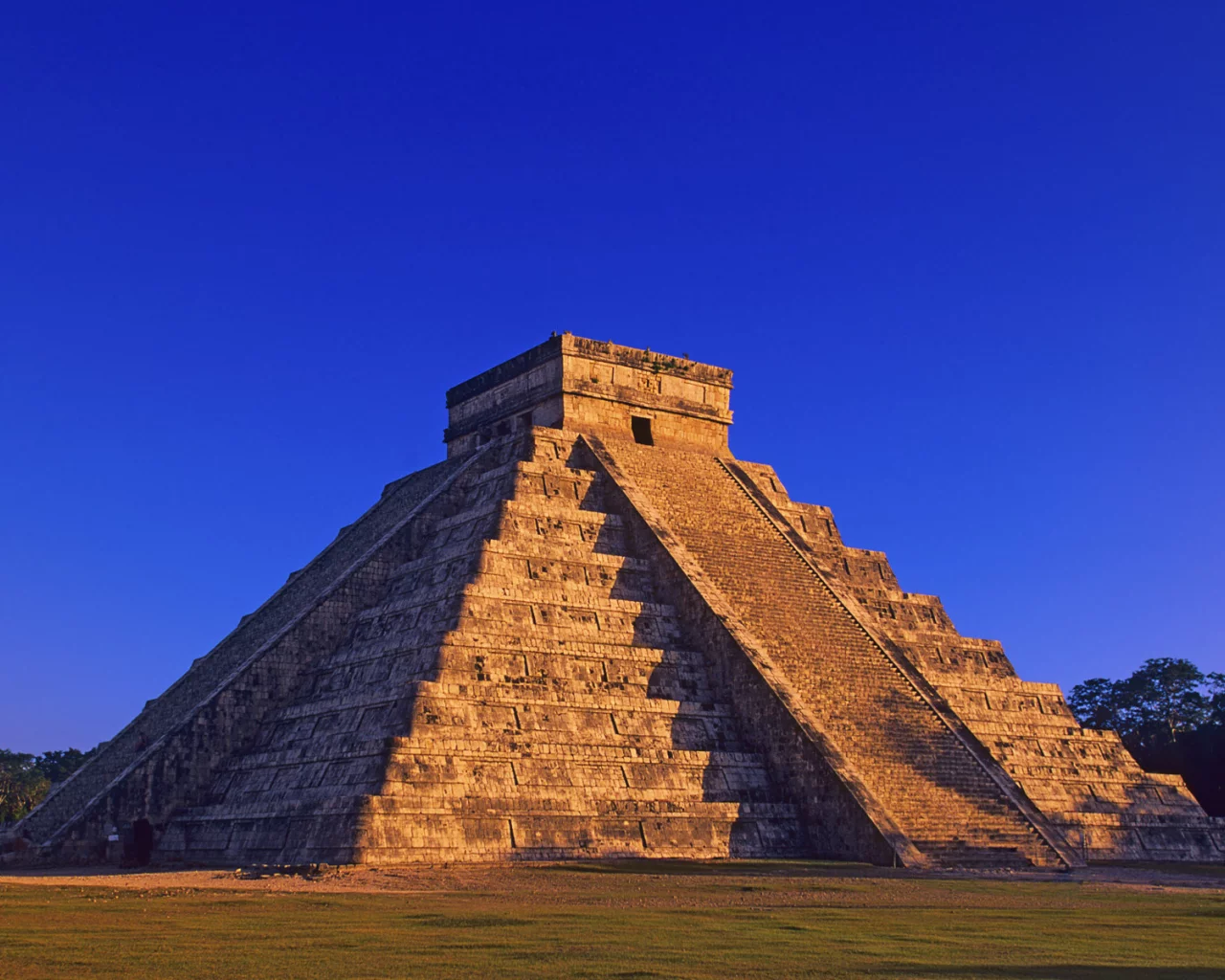 of kukulkan, mayan pyramid, la pir__mide de kukulkan al atardecer