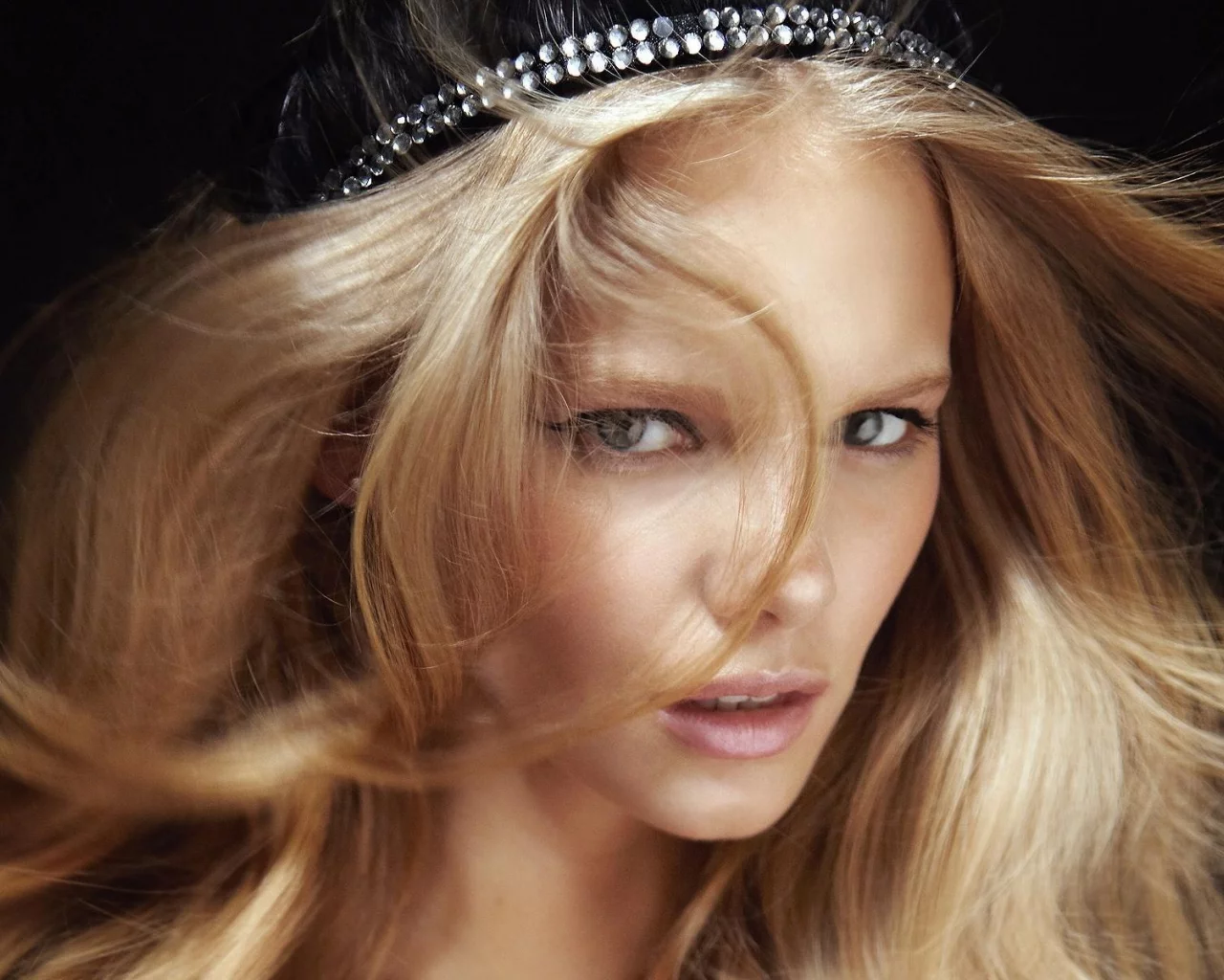 темный фон, модель, marloes horst, взгляд, красота