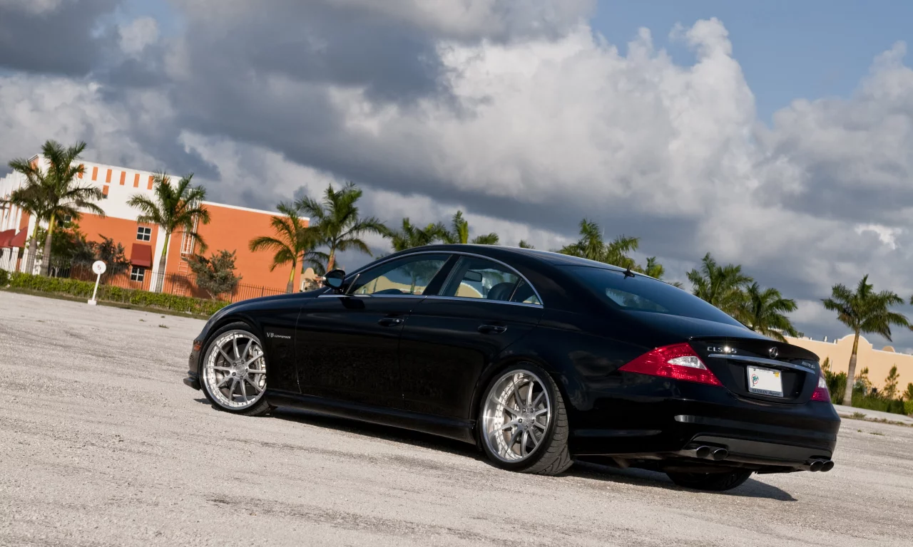 mercedes, пальмы, black, облака, задняя часть, cls 55, небо, мерседес, amg, чёрный