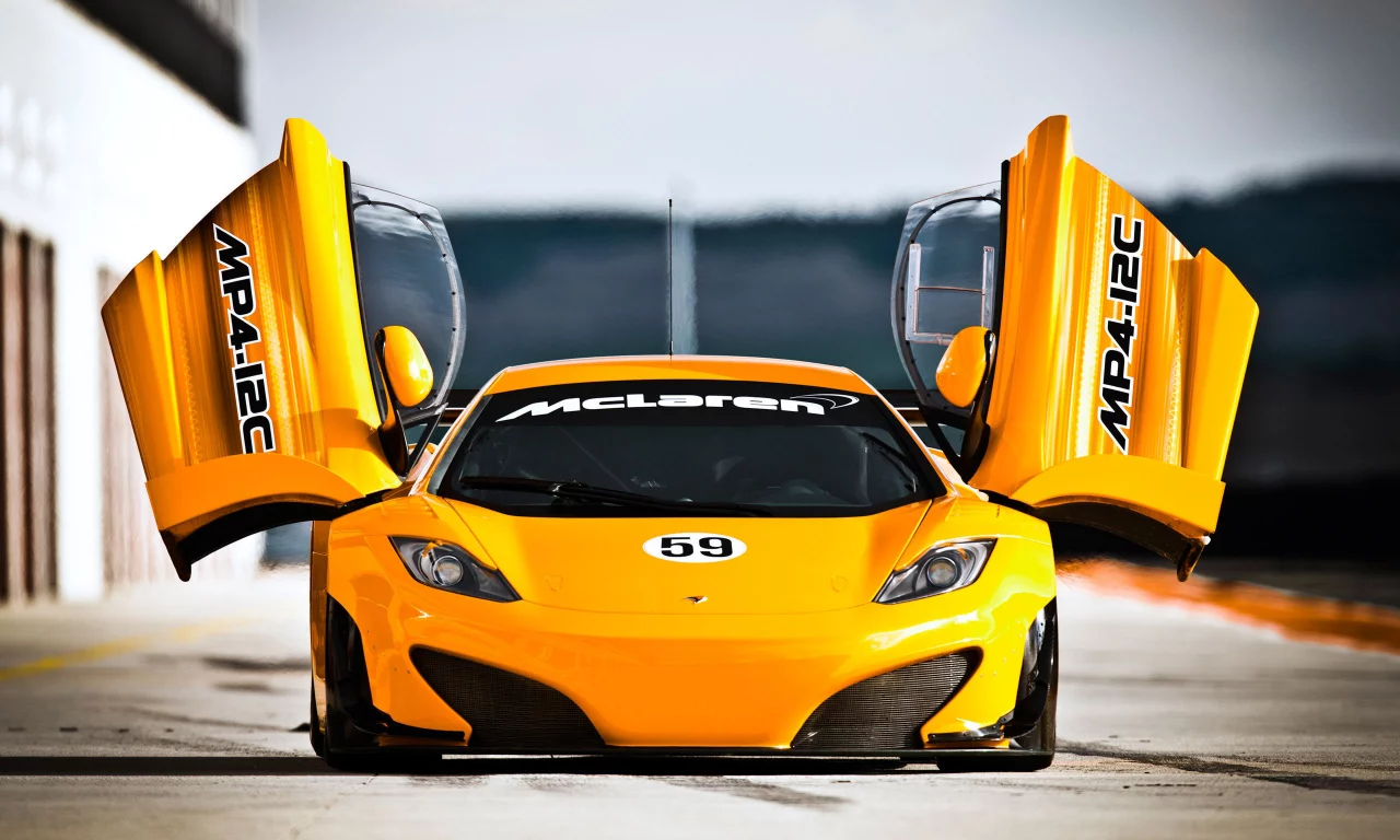 mclaren, мак ларен с машиными, mp4 12c gt3, тачки, двери