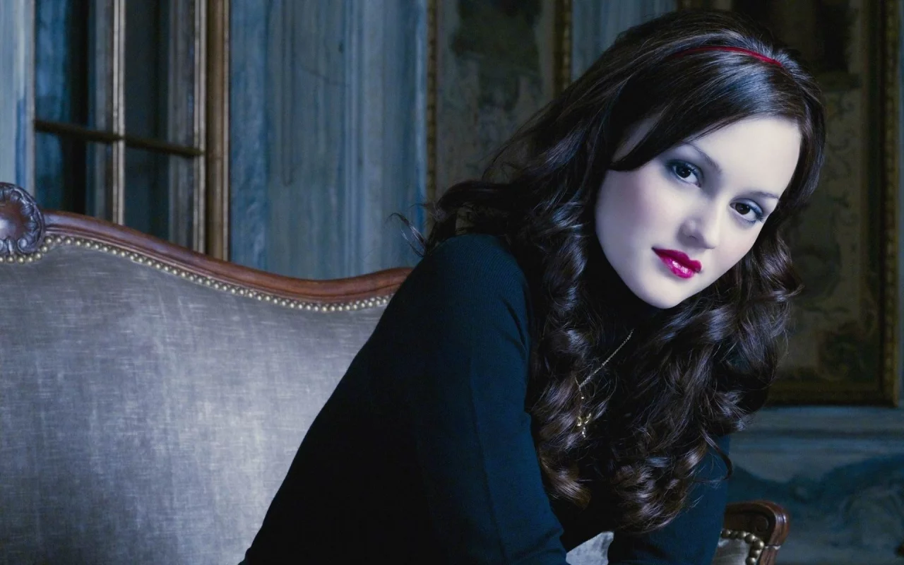 leighton meester, диван, губы, комната, макияж