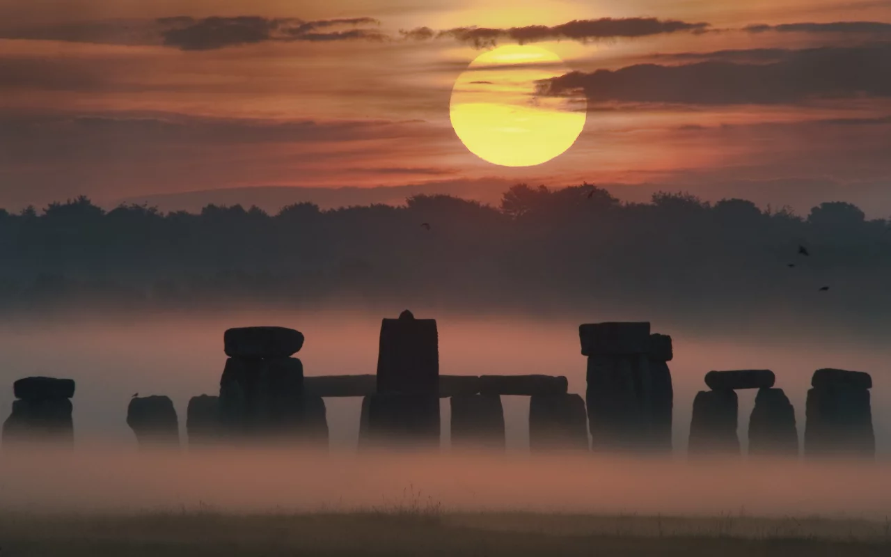 мегалиты, stonehenge, облака, памятник, камни, туман, небо, лес, закат, стоунхендж