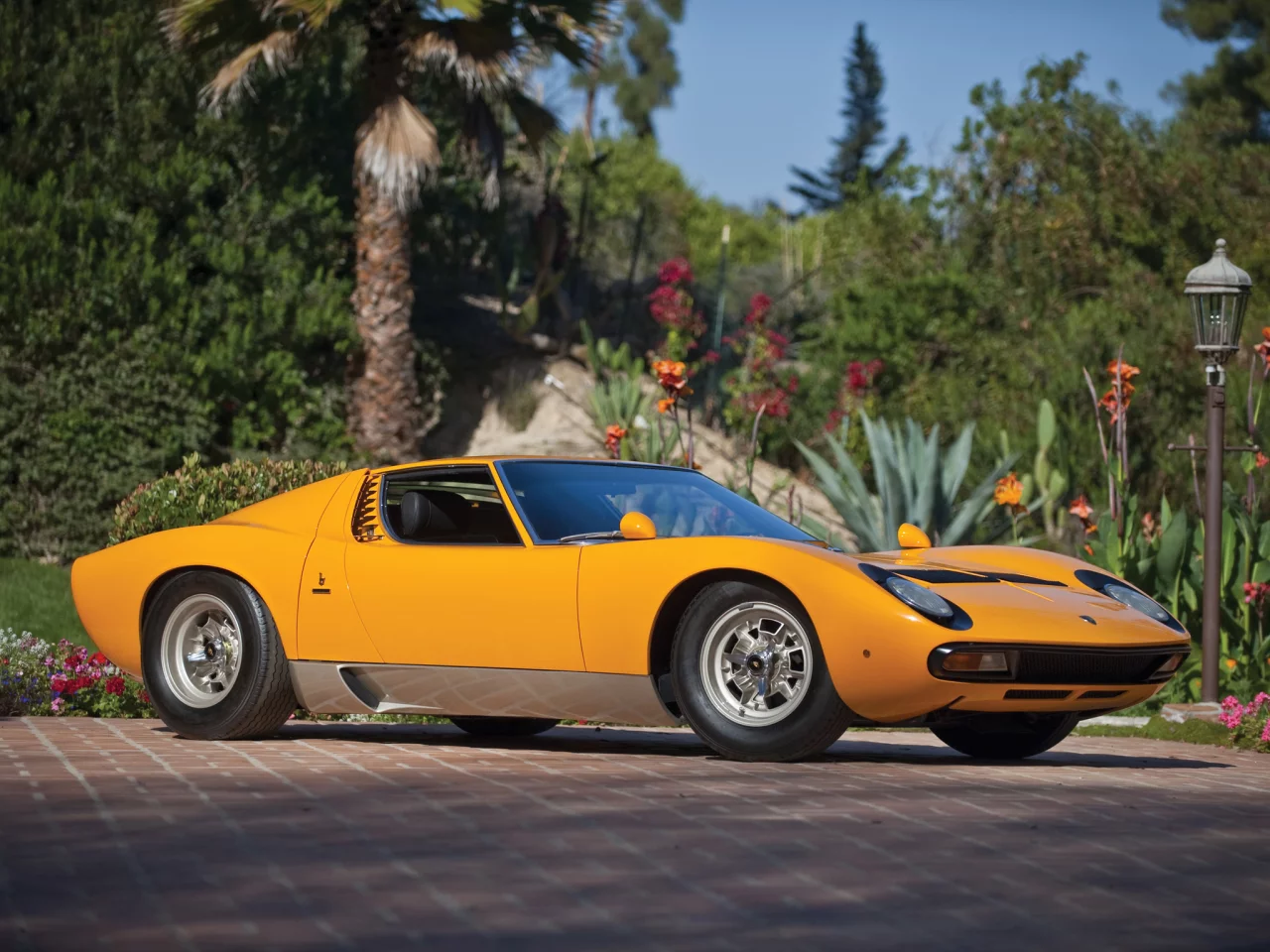 красивая машина, sv, 1971, кусты, lamborghini, передок, цветы, желтый, miura, миура, деревья, сад, ламборгини, p400, суперкар