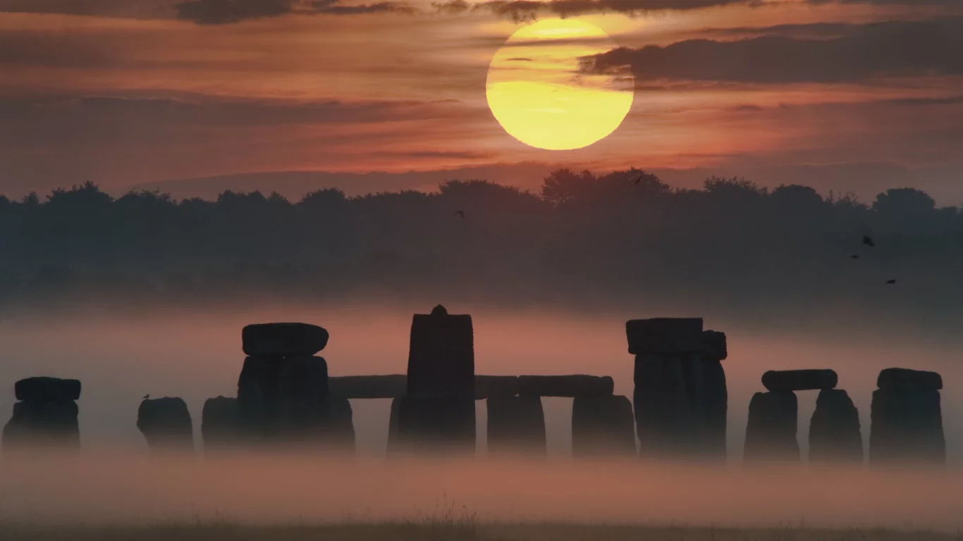 мегалиты, stonehenge, облака, памятник, камни, туман, небо, лес, закат, стоунхендж