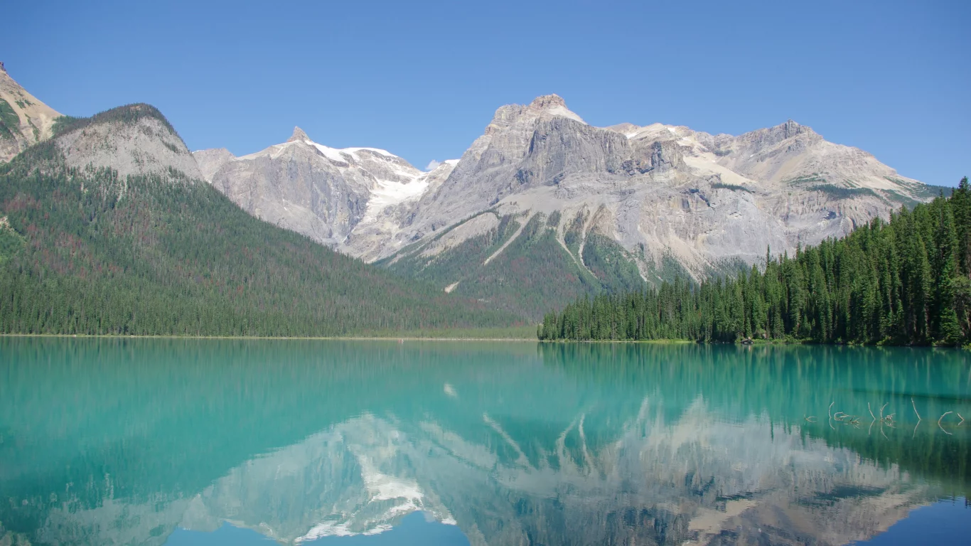 природа, yoho, пейзаж, изумрудное озеро, йохо, emerald lake, national park, горы, национальный парк, wallpaper, лес, озеро, обои