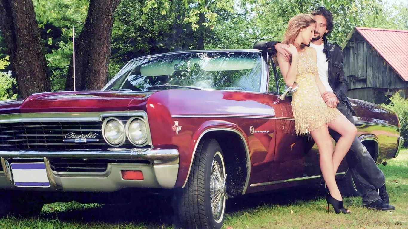 мужчина и девушка, дом, импала, 1964, adrien brody, impala, эдриан броуди, эльза патаки, chevrolet, ss, elsa pataky, шевроле, красная, деревья