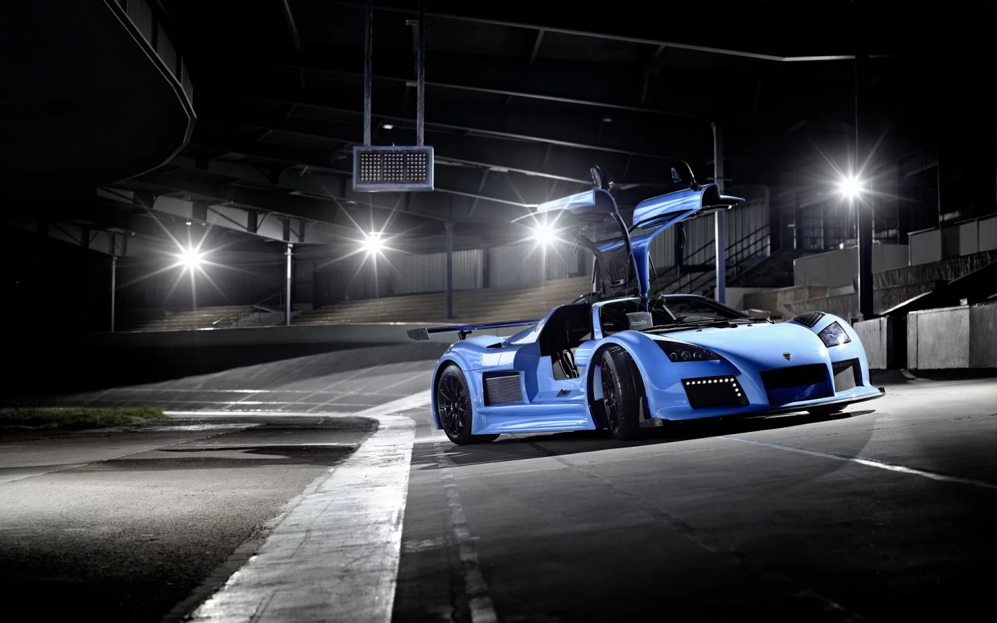 суперкар, gumpert, стадион, ночь, фонари, apollo s, трек