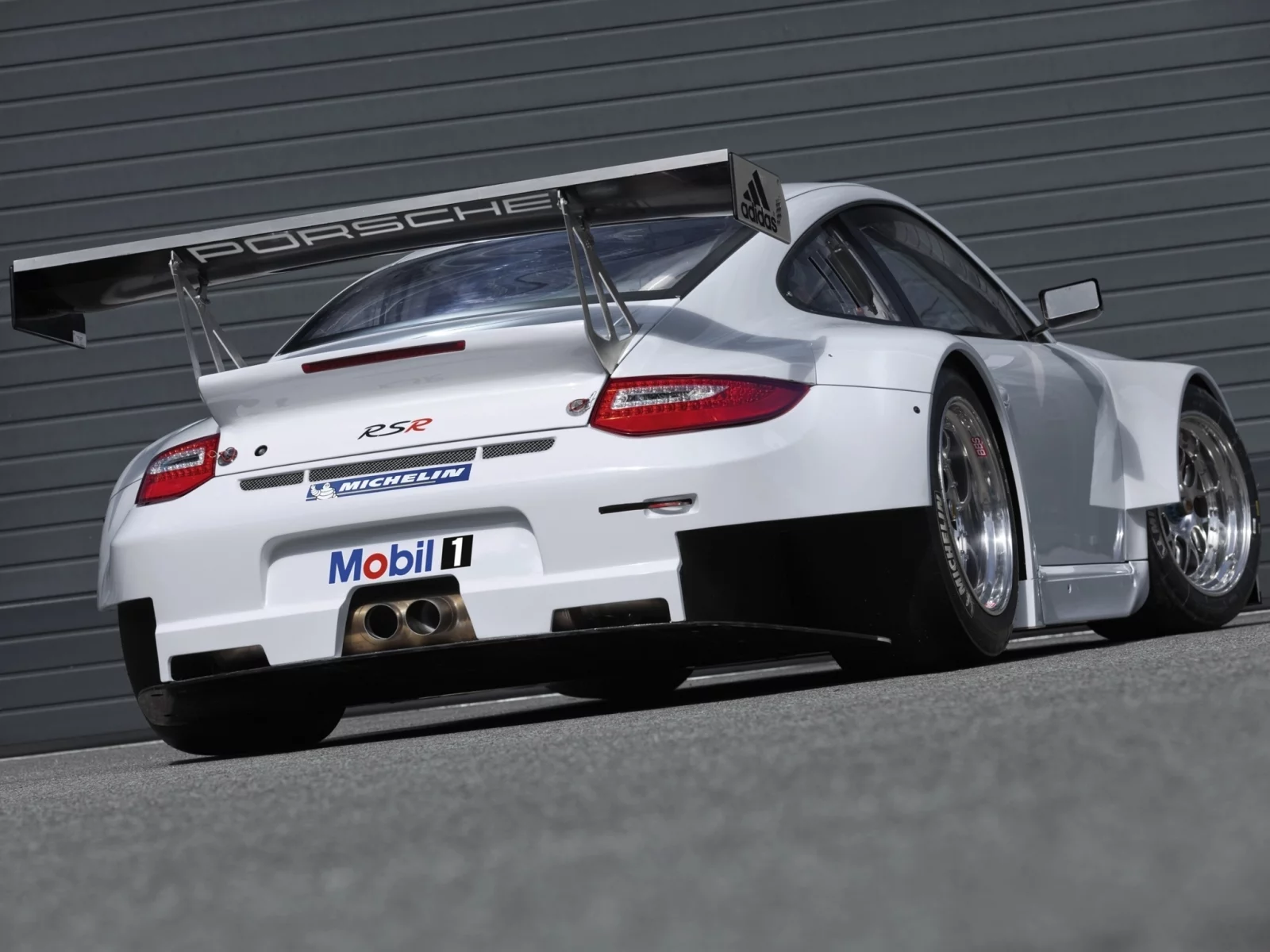 суперкар, 911, белый, gt3, наклейки спонсоров, porsche, порше, 997, adidas, michelin, рср, спойлер, гоночный болид, вид сзади, rsr, гт3, mobil1, антикрыло