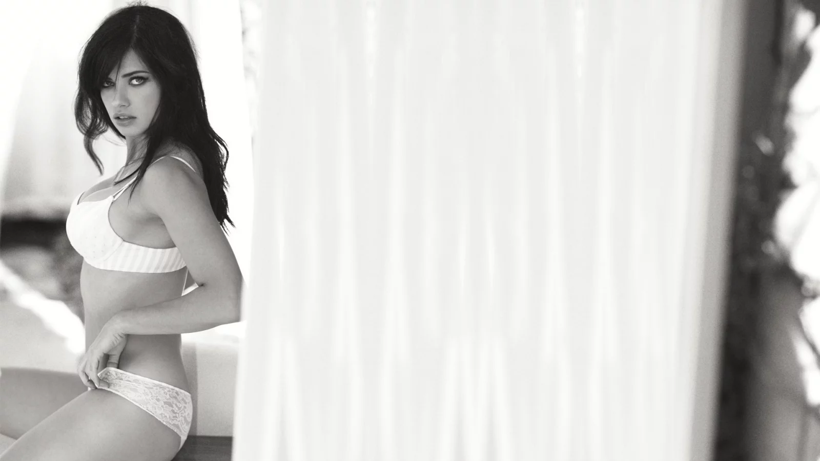 models, фото, чб, фигура, брюнетка, взгляд, adriana lima, девушка, нижнее белье