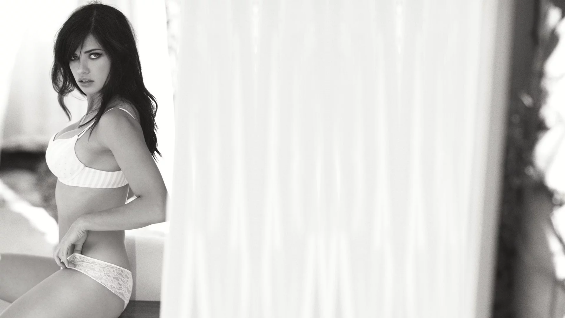 models, фото, чб, фигура, брюнетка, взгляд, adriana lima, девушка, нижнее белье