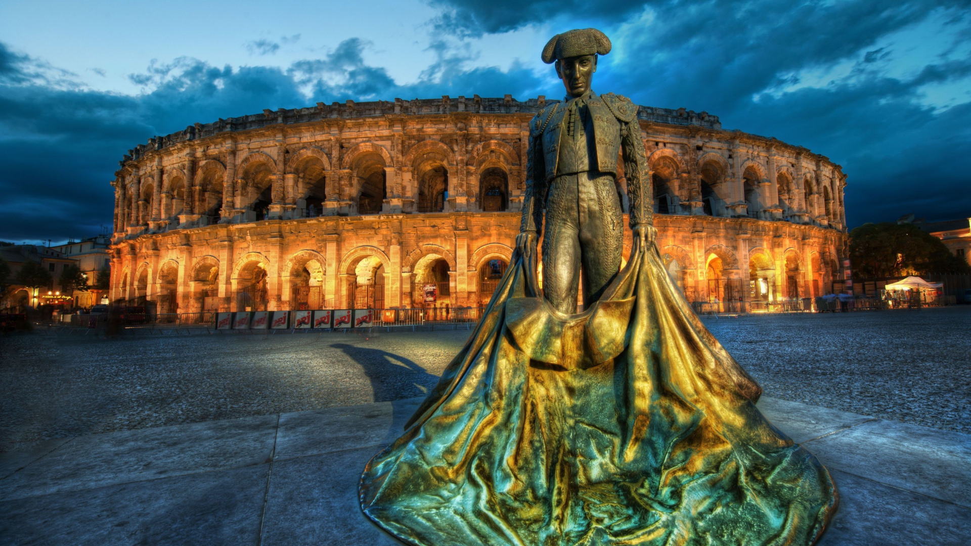 nimes, тореодор, памятник, france, колизей, скульптура