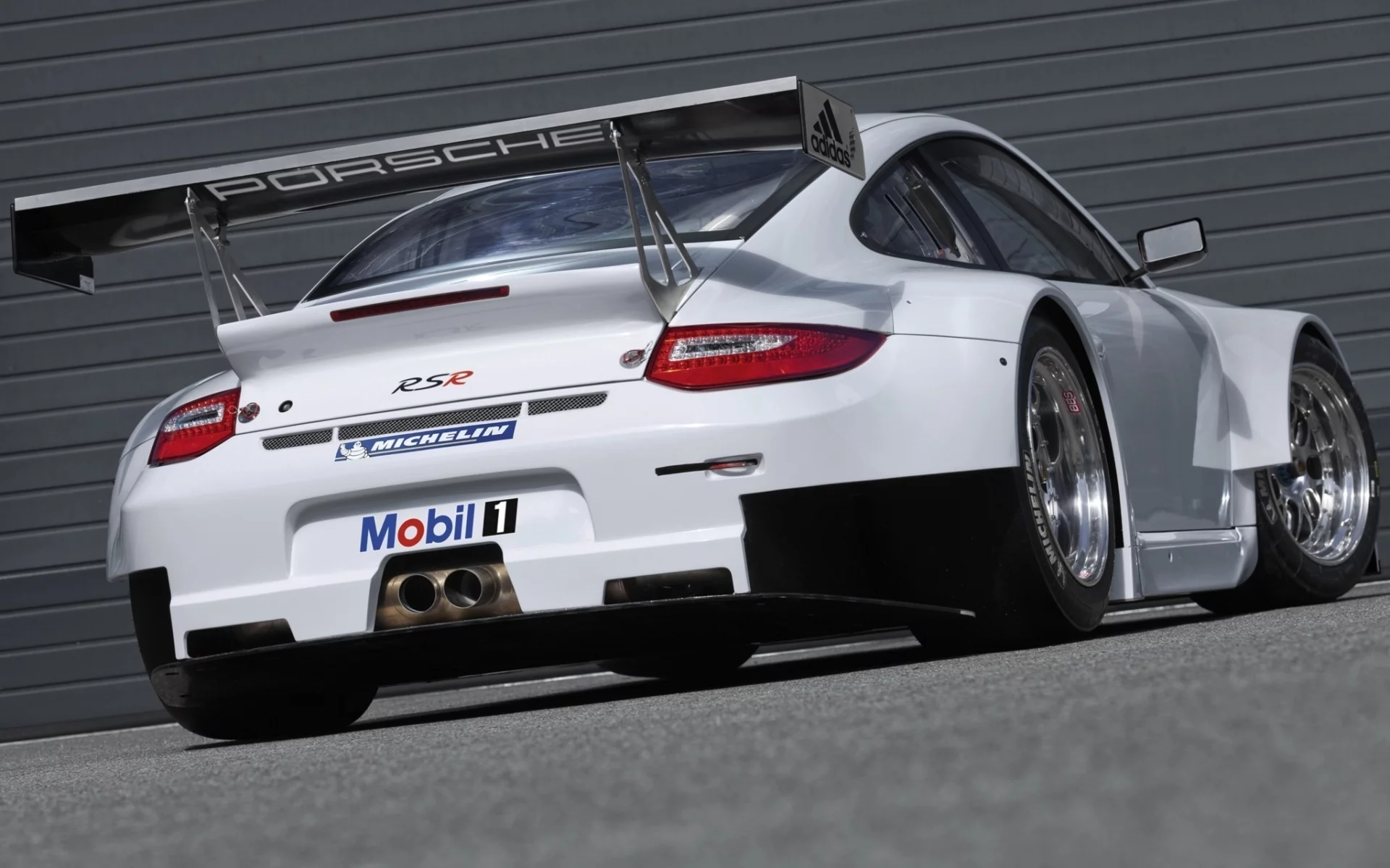 суперкар, 911, белый, gt3, наклейки спонсоров, porsche, порше, 997, adidas, michelin, рср, спойлер, гоночный болид, вид сзади, rsr, гт3, mobil1, антикрыло