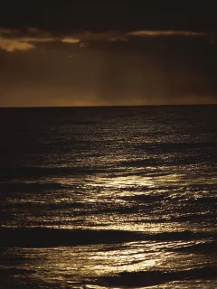 океан, тусклый свет, тучи, вода