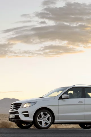 road, дорога, mountains, 3000x2000, car, горы, небо, mercedes-benz m-class 2012, sky, машина