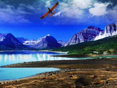 и синие небо и летящий самолёт, пейзаж, озеро горы