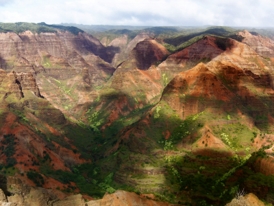 камни, фото, пейзаж, зелень, холмы, панорама, долина, деревья, небо, каньон, лес, облака, тень, скалы