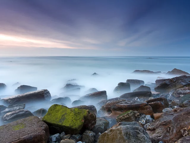небо, камни, море