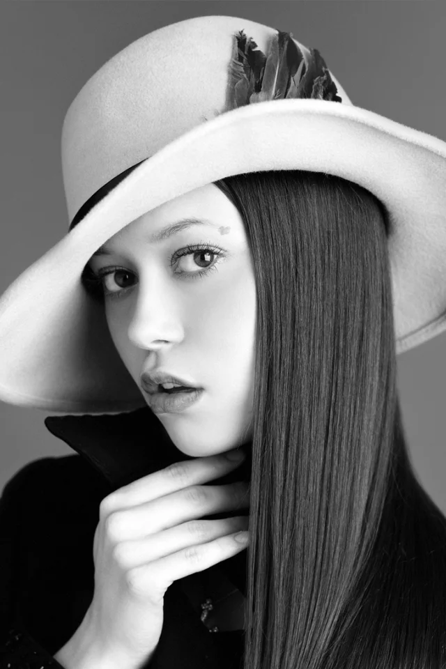 hat, саммер глау, summer glau, black and white, actress
