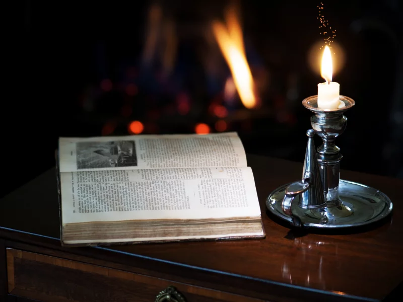 подсвечник, книга, тумбочка, свеча