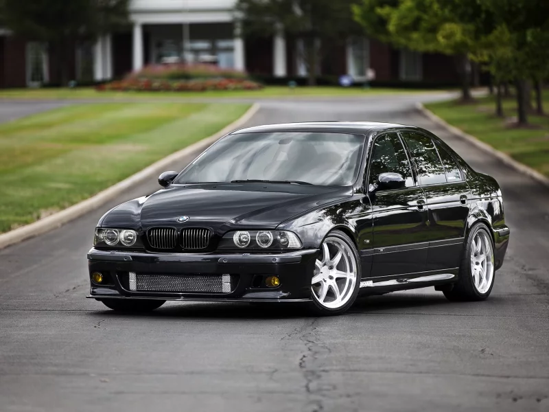 m5, black, bmw, газон, e39, чёрный, бмв, дорога, поробрик