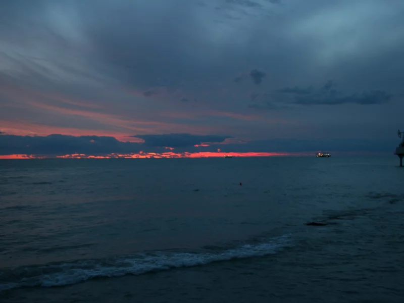 море, закат, кораблик