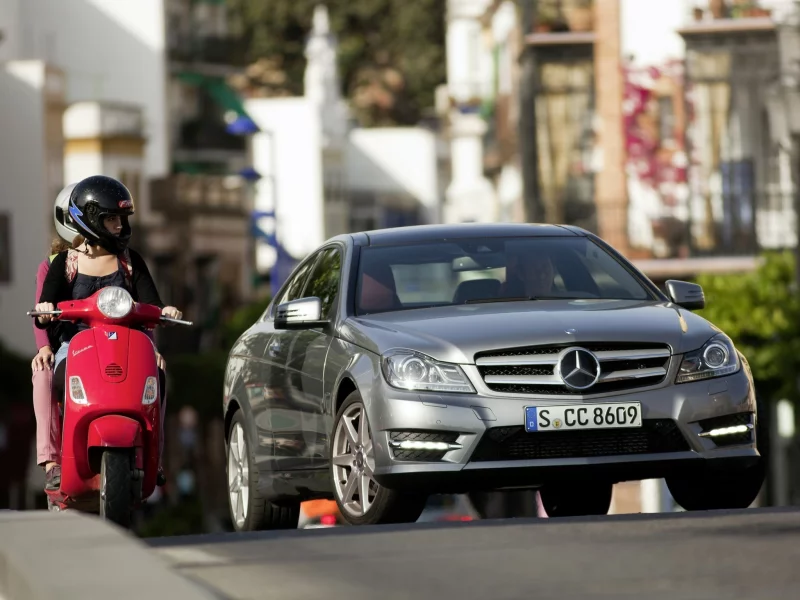 c250 amg, телки на мопеде, mercedes-benz