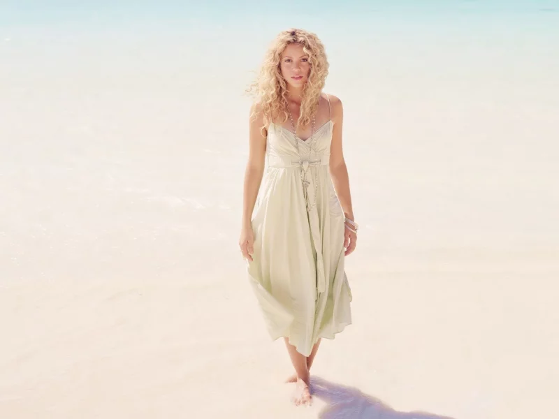 побережье, shakira, шакира, певица, блондинка