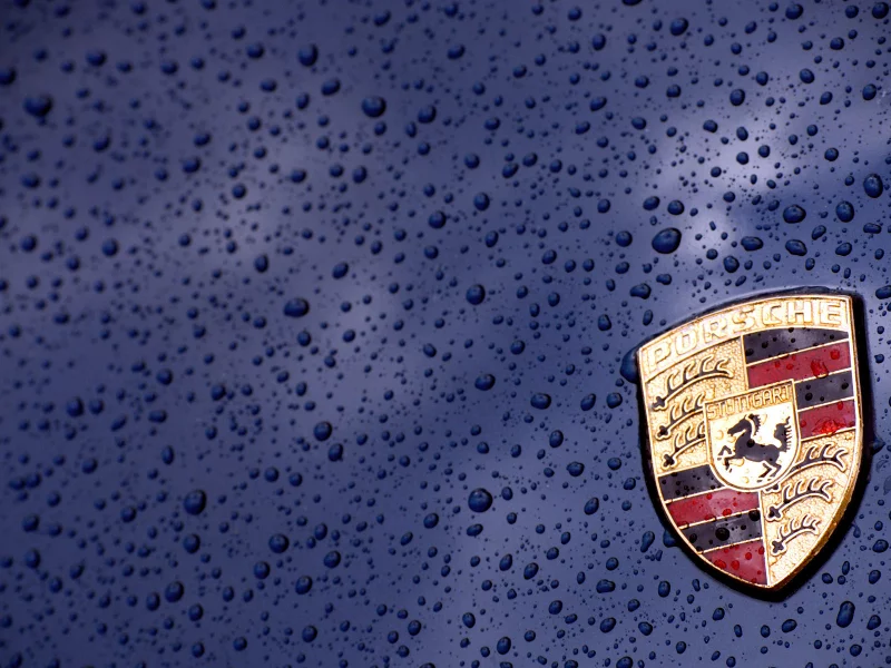 синий, эмблема, авто обои, фон, порше, герб, тачки, макро, cars, auto wallpapers, авто фото, porsche, капли, логотип