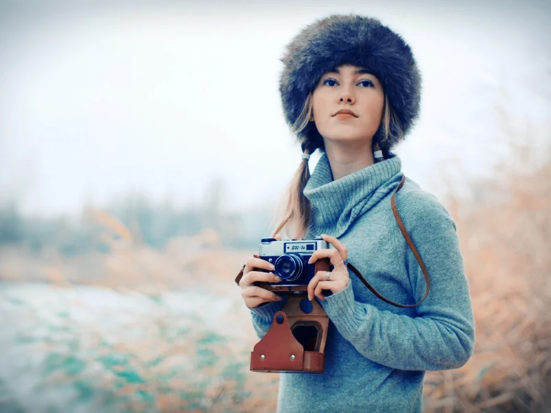 шапка, фотоаппарат, блондинка, девушка