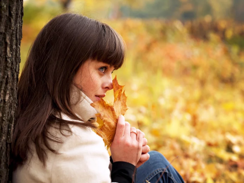листья, кленовые, взгляд, осень, девушка, симпатичная, autumn female