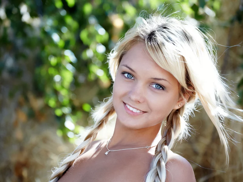 girls, модель, лето, lada, косички, блондинка, девушки, косы, свет, улыбка, цепочка