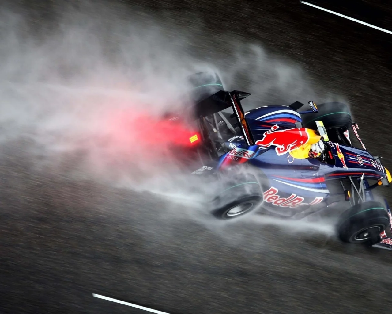 ред булл, формула-1, рб5, formula-1, вид сзади, брызги, гоночный болид, rb5, red bull, красный бык