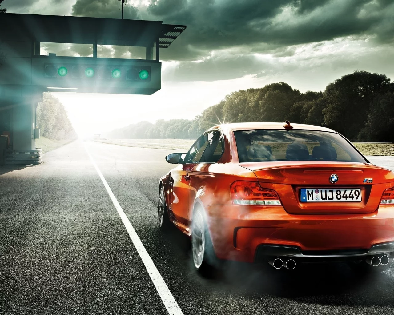 полоса, деревья, зеленый свет, bmw, оранжевый, старт, полигон, coupe, солнце, m1series, облака, купе, дорога