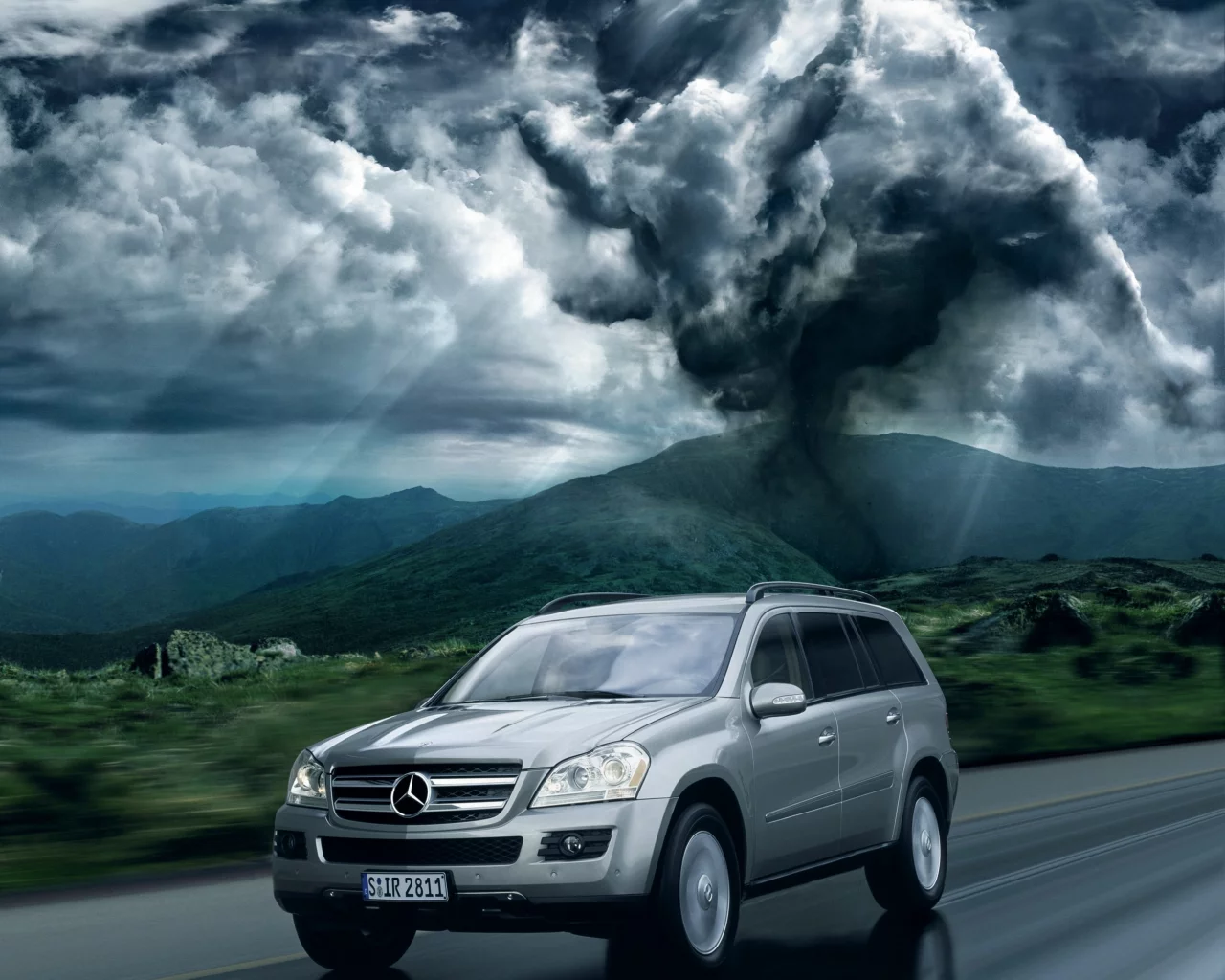 ураган, mercesed, небо, дорога, буйвол, трасса, страх, скорость
