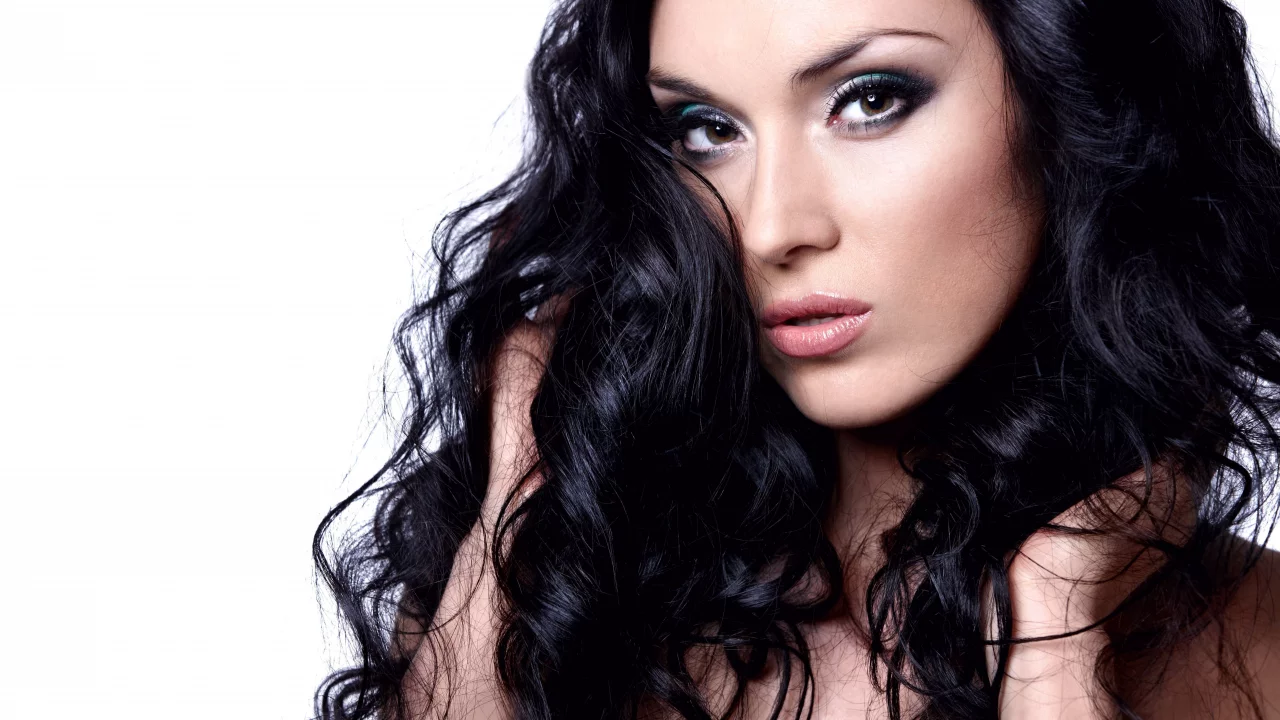 взгляд, губы, красивые, pretty brunette, глаза, волосы, модель, яркая, распущенные, нежные, female, брюнетка, макияж