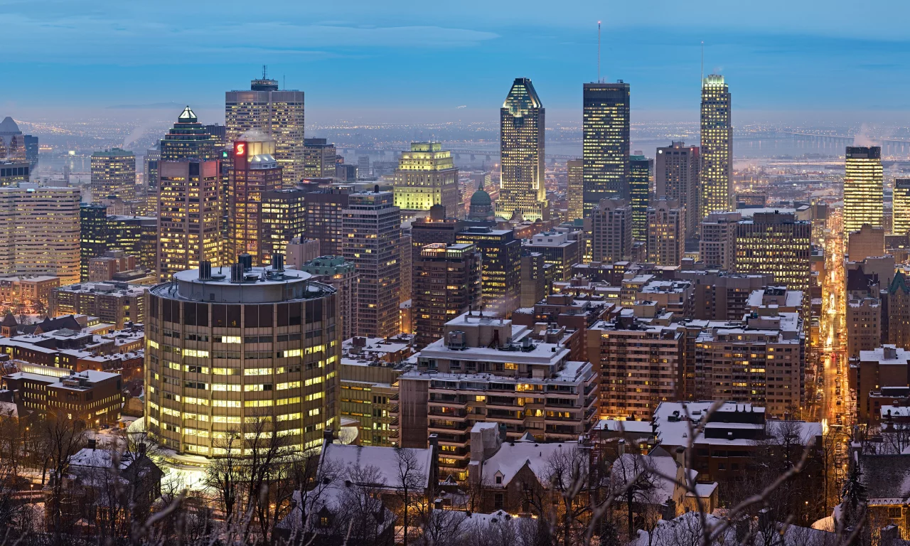 панорама, горизонт, вечер, облака, canada, небоскребы, город, wallpapers, montreal, снег, канада, зима, дома, монреаль, multi monitors, огни, небо, здания