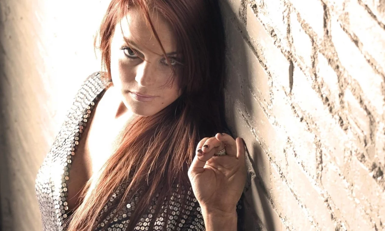 взгляд, кольцо, стена, линдси лохан, lindsay lohan