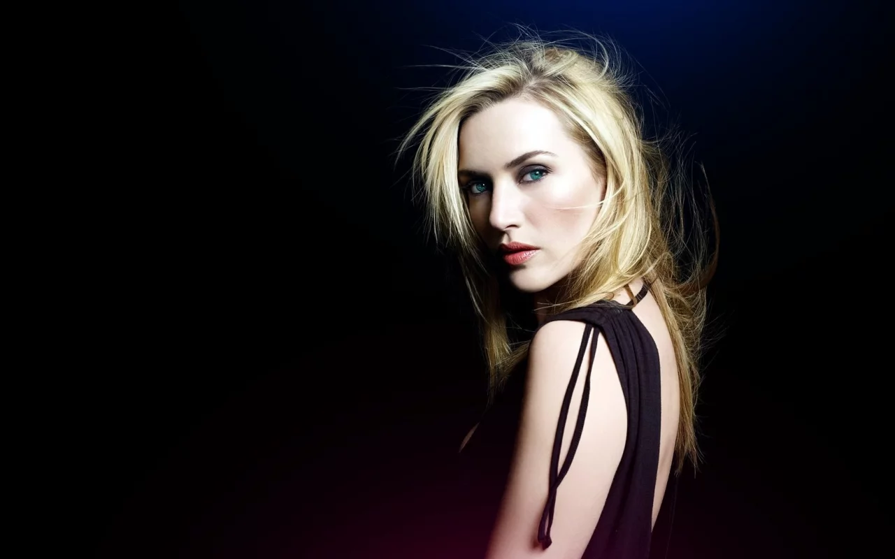 kate winslet, кейт уинслет, черный фон, блондинка, взгляд