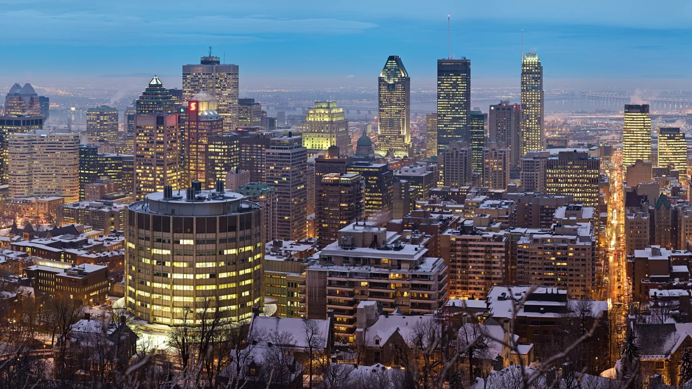 панорама, горизонт, вечер, облака, canada, небоскребы, город, wallpapers, montreal, снег, канада, зима, дома, монреаль, multi monitors, огни, небо, здания